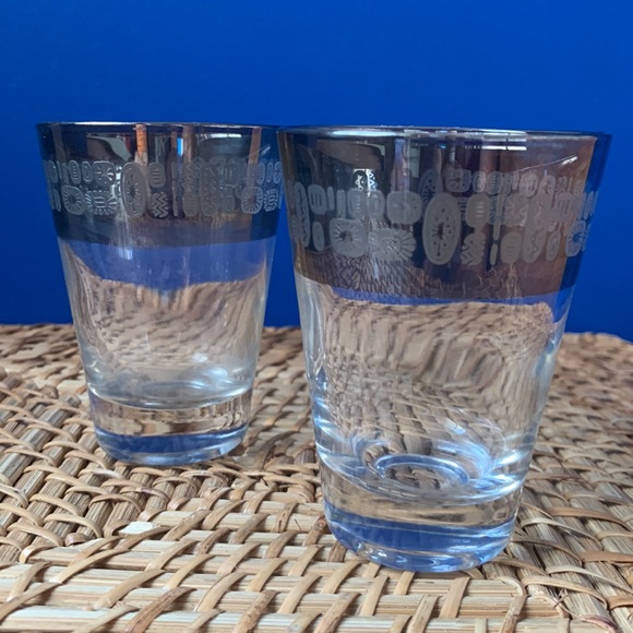 Unique silver rimmed whiskey shot glass set, with retro design, barware